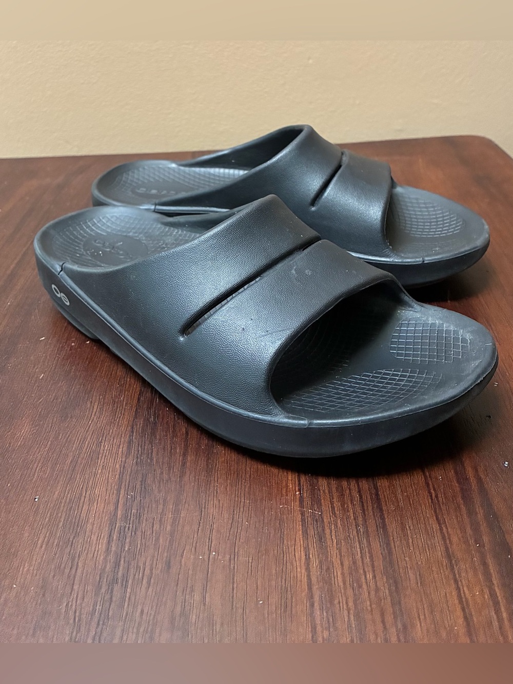 OOFOS OOahh Slide Sandal, Black, Women’s 7 / Men’s 5